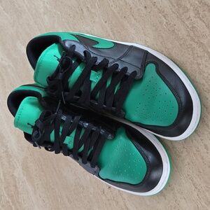 Jordan 1 LowLucky Green